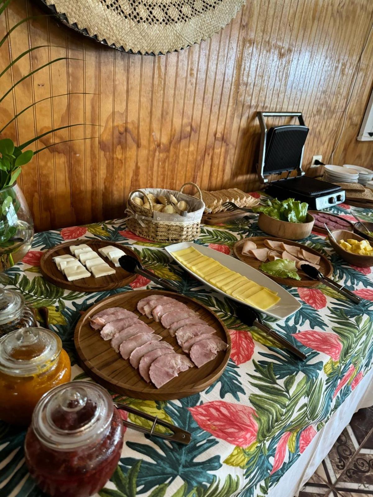 Teanehi Bed & Breakfast Hanga Roa Exteriör bild