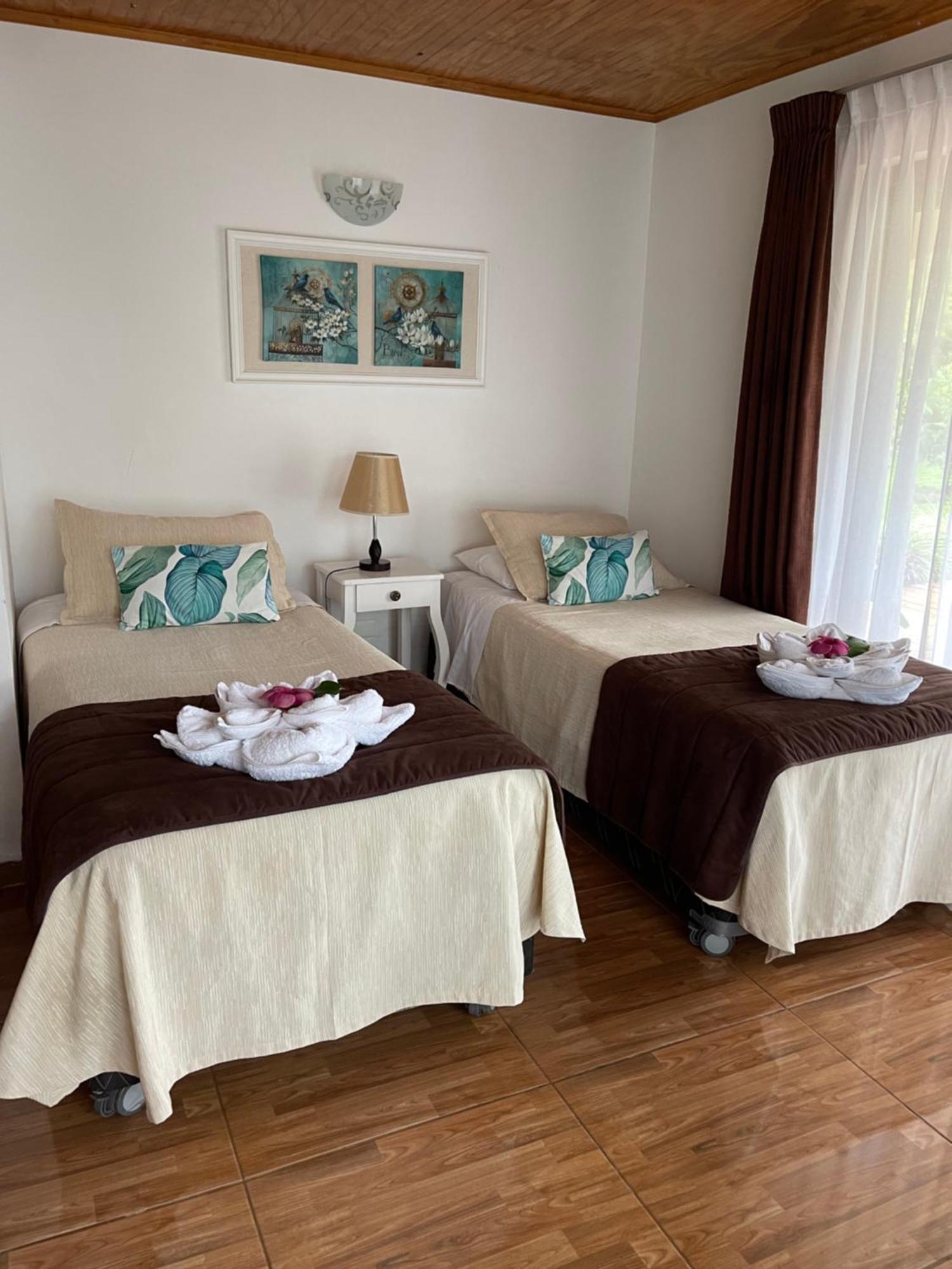 Teanehi Bed & Breakfast Hanga Roa Exteriör bild